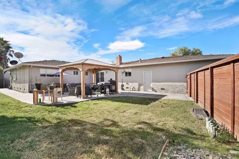 Exterior - 22992 Currier Dr, Tracy, CA 95304 photo 7 of 14