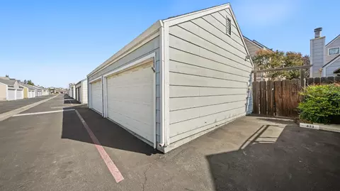 Exterior - 433 Benjamin Pl, Manteca, CA 95337 photo 5 of 7