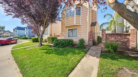 Exterior - 433 Benjamin Pl, Manteca, CA 95337 photo 6 of 7