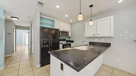 Kitchen - 433 Benjamin Pl, Manteca, CA 95337 photo 1 of 4