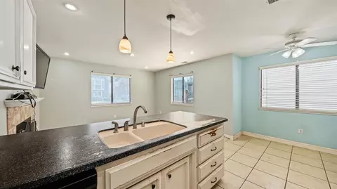 Kitchen - 433 Benjamin Pl, Manteca, CA 95337 photo 4 of 4
