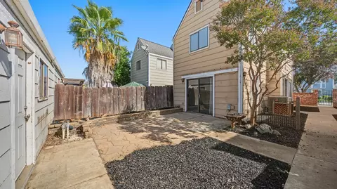 Exterior - 433 Benjamin Pl, Manteca, CA 95337 photo 3 of 7