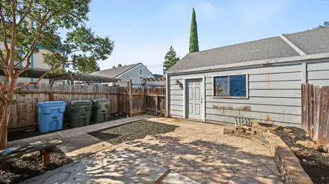 Exterior - 433 Benjamin Pl, Manteca, CA 95337 photo 4 of 7
