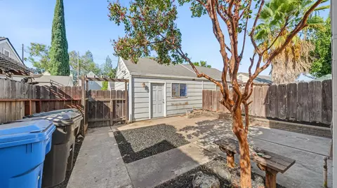 Exterior - 433 Benjamin Pl, Manteca, CA 95337 photo 2 of 7