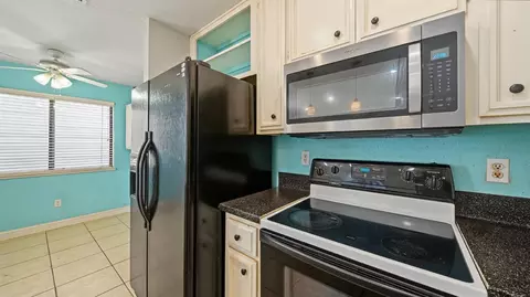 Kitchen - 433 Benjamin Pl, Manteca, CA 95337 photo 2 of 4