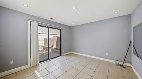 Living - 433 Benjamin Pl, Manteca, CA 95337 photo 4 of 4