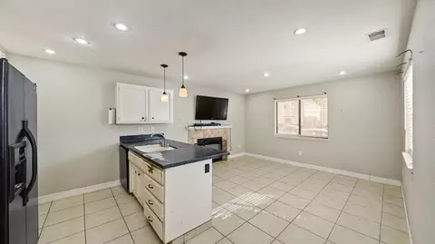 Living - 433 Benjamin Pl, Manteca, CA 95337 photo 1 of 4