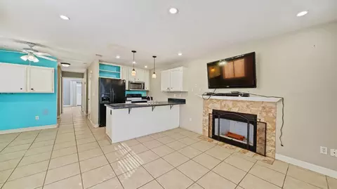 Living - 433 Benjamin Pl, Manteca, CA 95337 photo 3 of 4