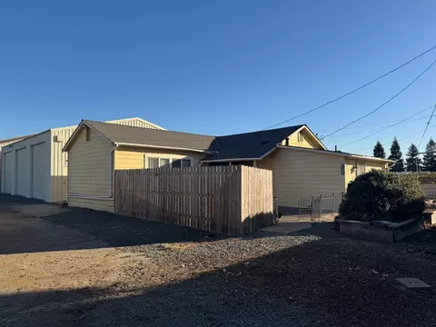 Exterior - 4865 E Woodbridge Rd, Acampo, CA 95220 photo 8 of 28