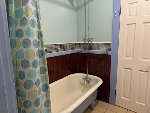 Bath - 4865 E Woodbridge Rd, Acampo, CA 95220 photo 2 of 5