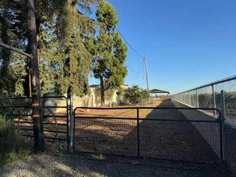 Exterior - 4865 E Woodbridge Rd, Acampo, CA 95220 photo 5 of 28