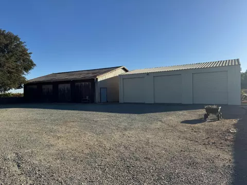 Exterior - 4865 E Woodbridge Rd, Acampo, CA 95220 photo 11 of 28