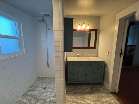 Bath - 4865 E Woodbridge Rd, Acampo, CA 95220 photo 3 of 5
