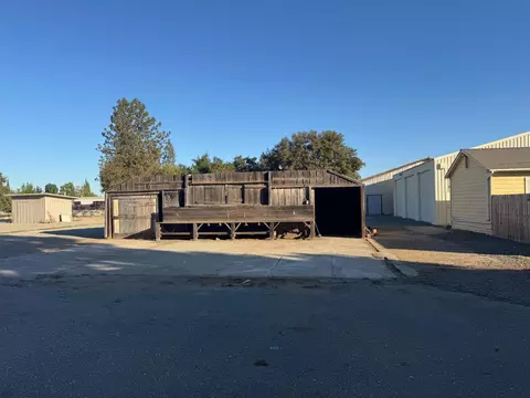 Exterior - 4865 E Woodbridge Rd, Acampo, CA 95220 photo 10 of 28
