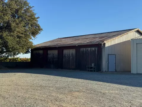 Exterior - 4865 E Woodbridge Rd, Acampo, CA 95220 photo 12 of 28
