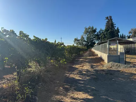 Exterior - 4865 E Woodbridge Rd, Acampo, CA 95220 photo 19 of 28