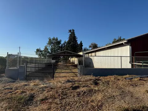 Exterior - 4865 E Woodbridge Rd, Acampo, CA 95220 photo 17 of 28