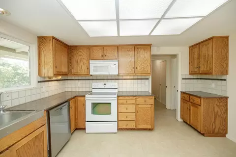 Kitchen - 361 Arlberg Rd, Hickman, CA 95323 photo 3 of 5