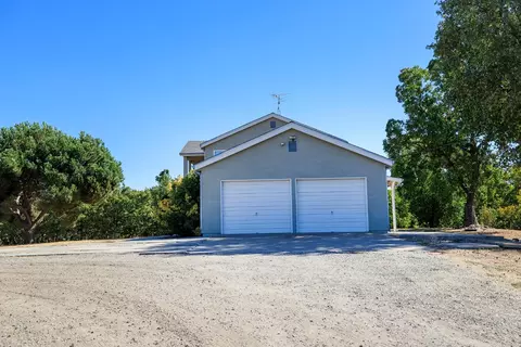 Exterior - 361 Arlberg Rd, Hickman, CA 95323 photo 4 of 10