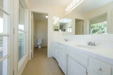 Bath - 361 Arlberg Rd, Hickman, CA 95323 photo 6 of 8