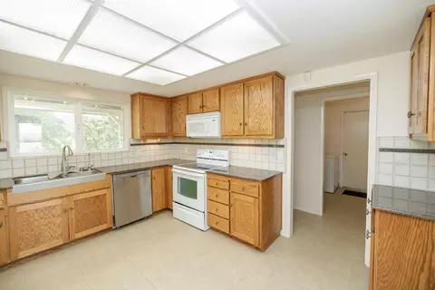 Kitchen - 361 Arlberg Rd, Hickman, CA 95323 photo 2 of 5