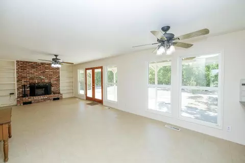 Living - 361 Arlberg Rd, Hickman, CA 95323 photo 9 of 14