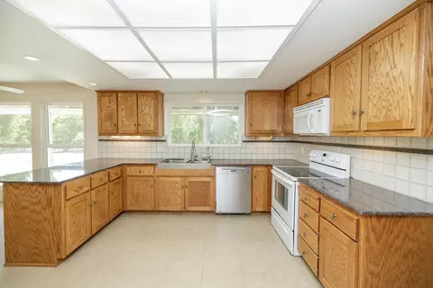 Kitchen - 361 Arlberg Rd, Hickman, CA 95323 photo 1 of 5