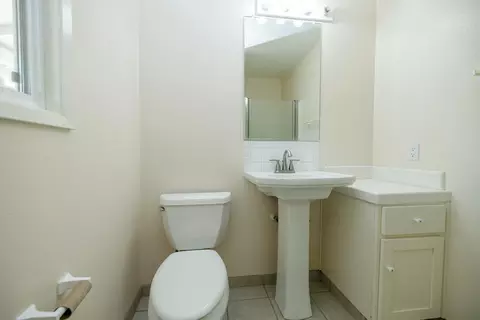 Bath - 361 Arlberg Rd, Hickman, CA 95323 photo 1 of 8