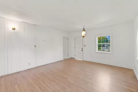 Living - 815 Locust St, Redding, CA 96001 photo 3 of 4