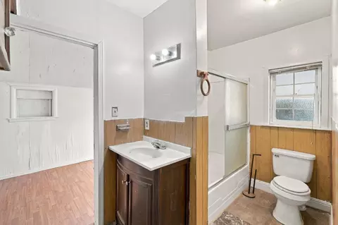 Bath - 815 Locust St, Redding, CA 96001 photo 1 of 2