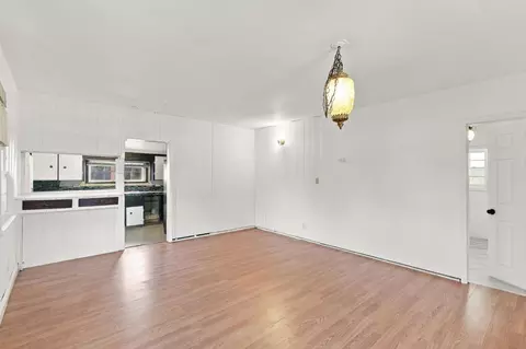 Living - 815 Locust St, Redding, CA 96001 photo 2 of 4