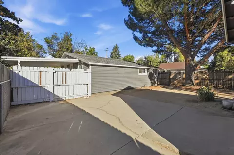Exterior - 815 Locust St, Redding, CA 96001 photo 6 of 6