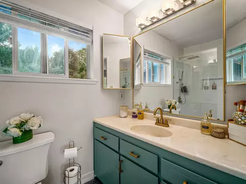 Bath - 3345 Jericho Rd, Placerville, CA 95667 photo 1 of 2