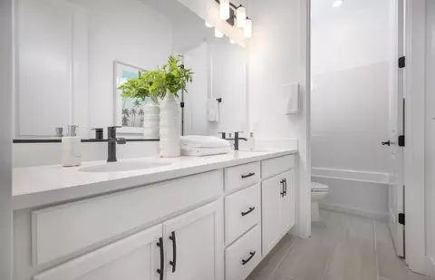 Bath - 562 Lee Loop, Discovery Bay, CA 94505 photo 2 of 5