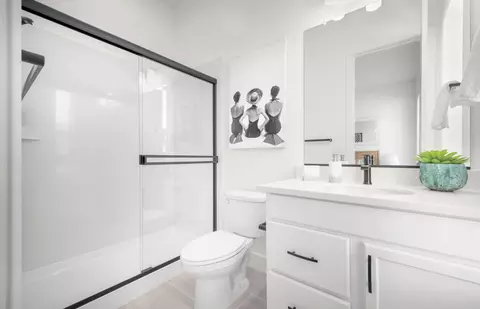 Bath - 562 Lee Loop, Discovery Bay, CA 94505 photo 4 of 5
