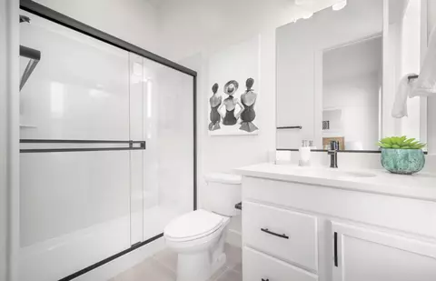 Bath - 562 Lee Loop, Discovery Bay, CA 94505 photo 3 of 5