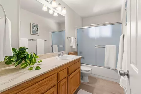 Bath - 2861 Bidwell St #4, Davis, CA 95618 photo 1 of 1