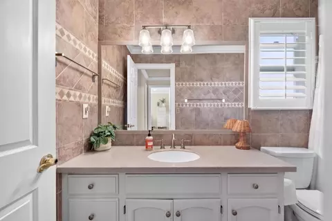 Bath - 1542 Timberlake Cir, Lodi, CA 95242 photo 7 of 8