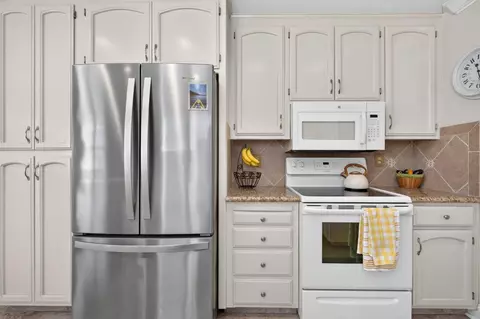Kitchen - 1542 Timberlake Cir, Lodi, CA 95242 photo 4 of 4