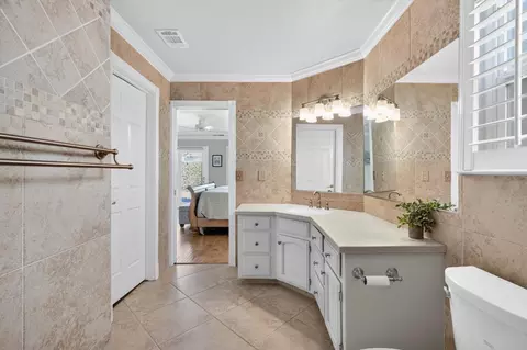 Bath - 1542 Timberlake Cir, Lodi, CA 95242 photo 4 of 8