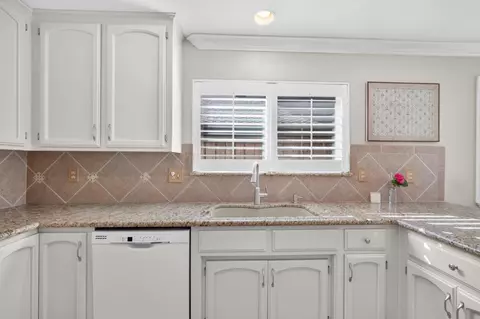 Kitchen - 1542 Timberlake Cir, Lodi, CA 95242 photo 2 of 4