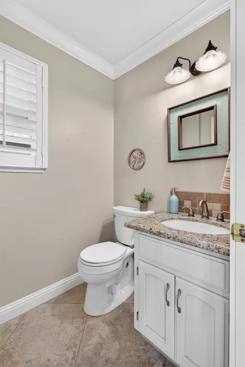 Bath - 1542 Timberlake Cir, Lodi, CA 95242 photo 5 of 8