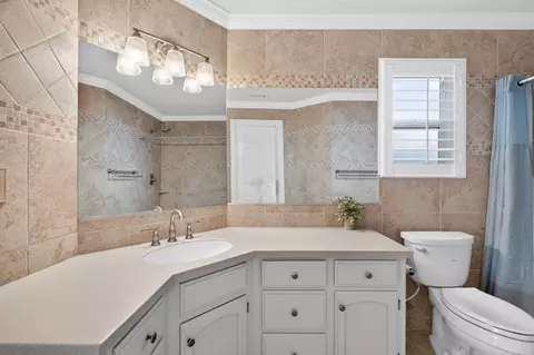 Bath - 1542 Timberlake Cir, Lodi, CA 95242 photo 2 of 8