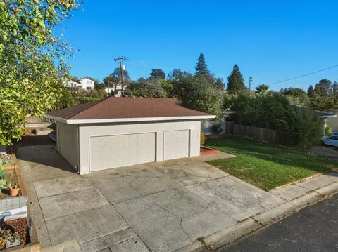 Exterior - 145 Ginger Dr, Auburn, CA 95603 photo 5 of 11