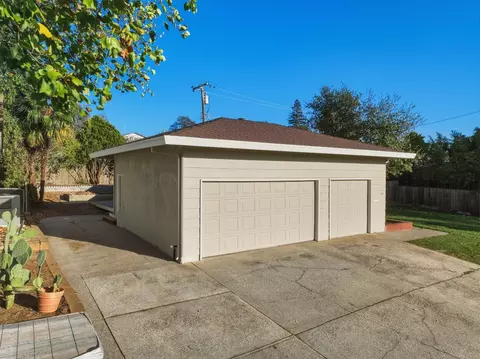 Exterior - 145 Ginger Dr, Auburn, CA 95603 photo 4 of 11