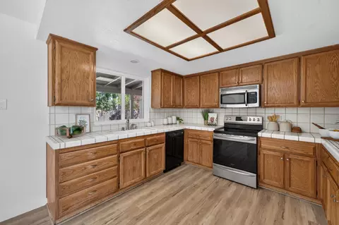 Kitchen - 600 E 10th St, Lincoln, CA 95648 photo 1 of 2