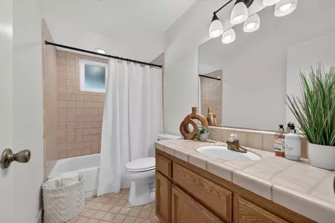 Bath - 600 E 10th St, Lincoln, CA 95648 photo 3 of 3