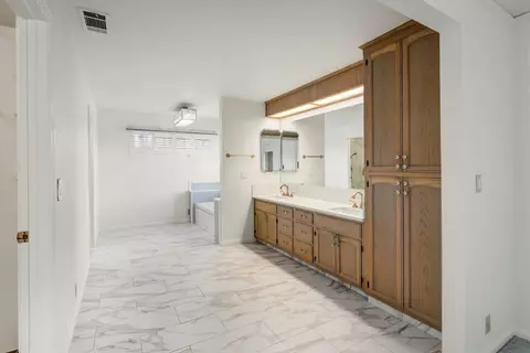 Bath - 1512 Timberlake Cir, Lodi, CA 95242 photo 2 of 5