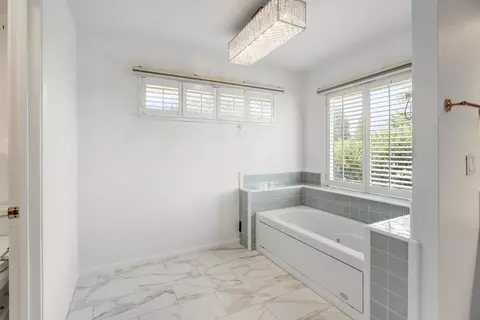 Bath - 1512 Timberlake Cir, Lodi, CA 95242 photo 4 of 5