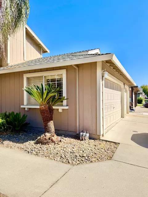 Exterior - 2609 Beatrice Ln, Modesto, CA 95355 photo 3 of 22